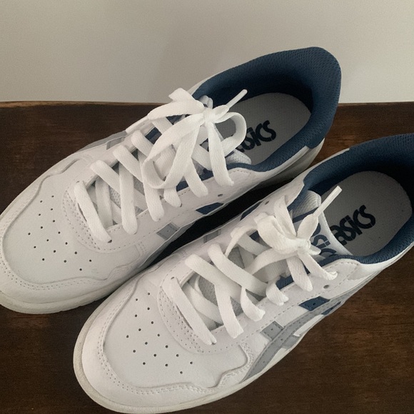 EUC! ASICS kid sneaker - Picture 4 of 5